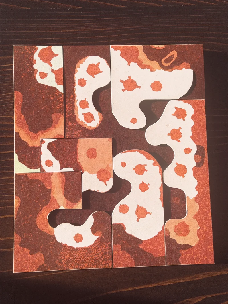 Illustration: abstraktes Holzpuzzle mit weichen, ineinanderfließenden Farbflächen